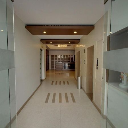 Hotel Bluestone Газиабад Екстериор снимка