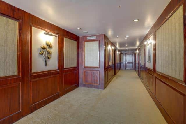 Hotel Bluestone Газиабад Екстериор снимка