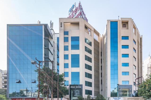 Hotel Bluestone Газиабад Екстериор снимка
