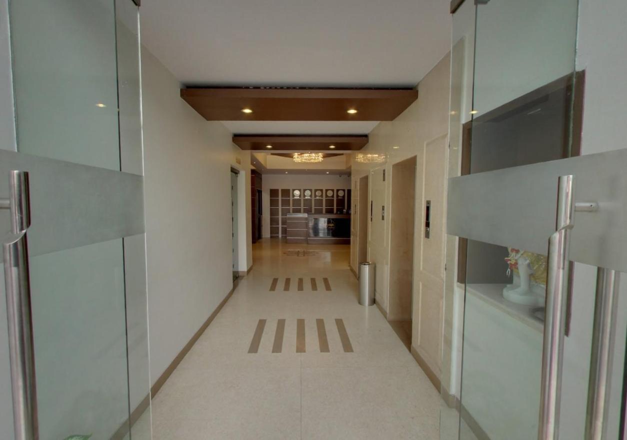 Hotel Bluestone Газиабад Екстериор снимка