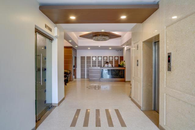 Hotel Bluestone Газиабад Екстериор снимка