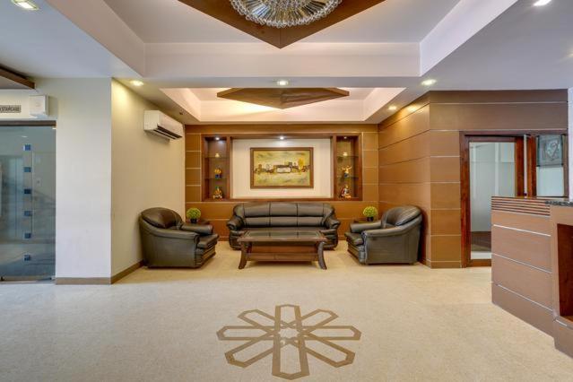 Hotel Bluestone Газиабад Екстериор снимка